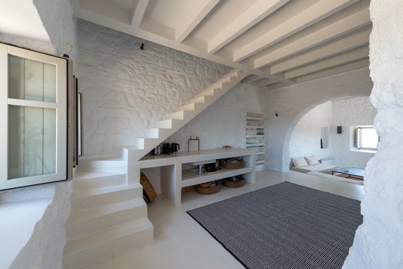 A Respectful Contemporary Update Of A Historic House In Greece