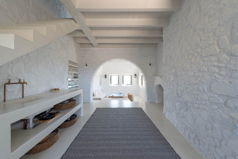 A Respectful Contemporary Update Of A Historic House In Greece