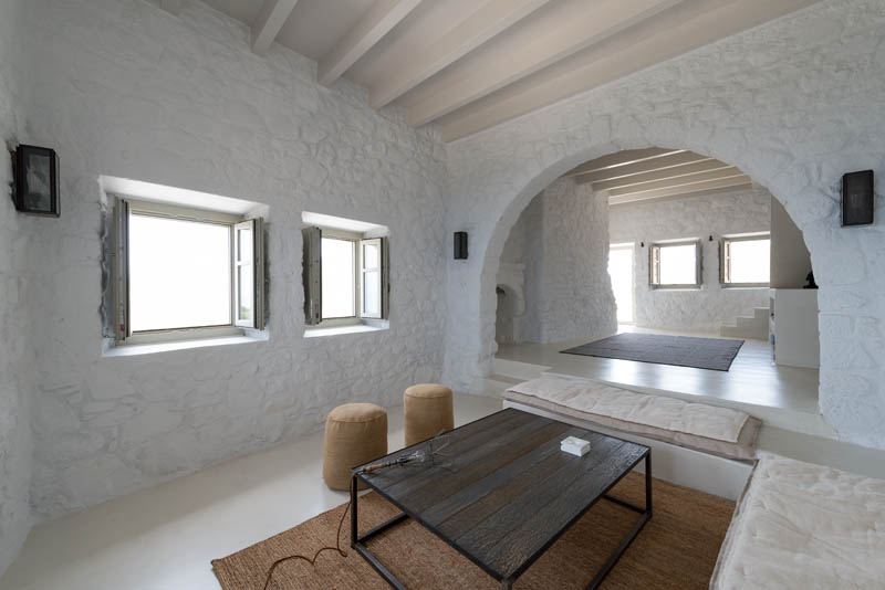 A Respectful Contemporary Update Of A Historic House In Greece