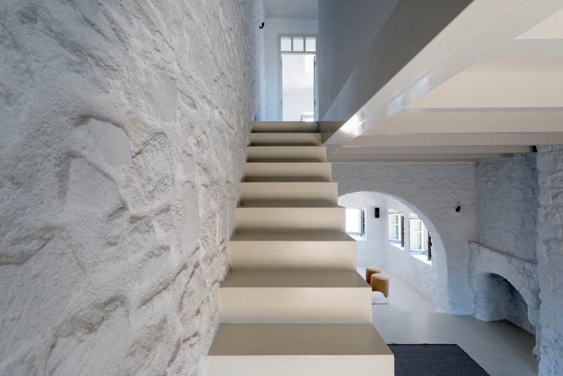 A Respectful Contemporary Update Of A Historic House In Greece