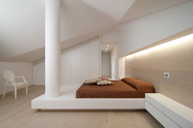 Custom Bed Incorporates An Awkwardly Placed Column