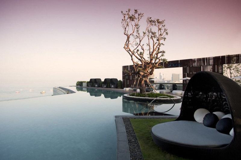 A roof-top infinity edge swimming pool.