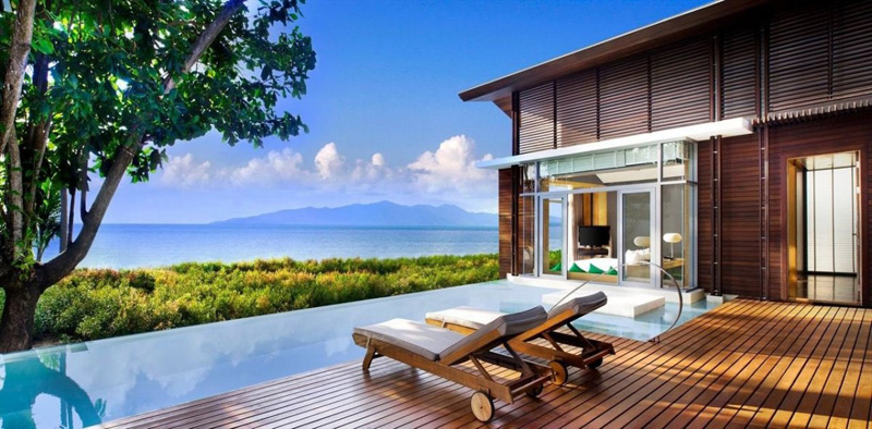 The infinity edge swimming pool at the W Retreat Resort in Koh Samui.