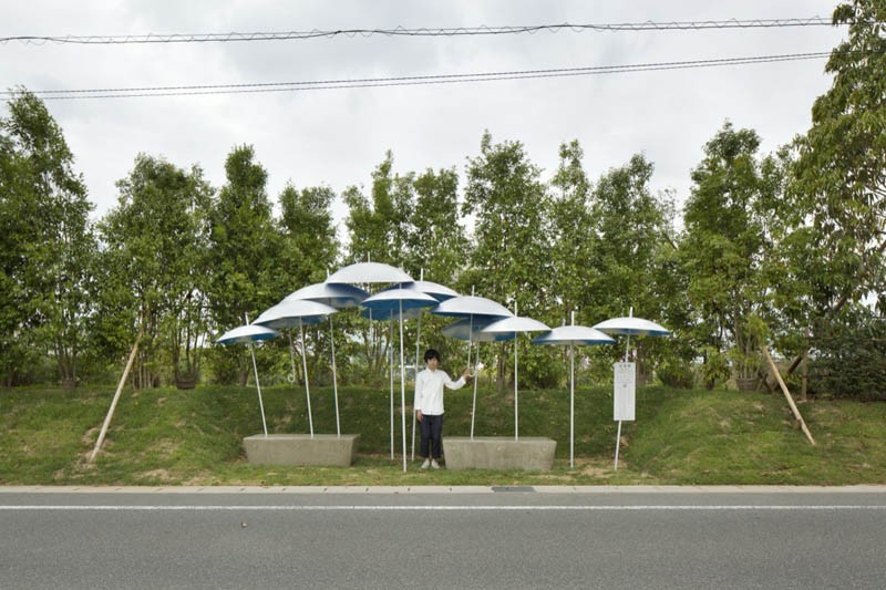 umbrella-bus-stop_030615_01