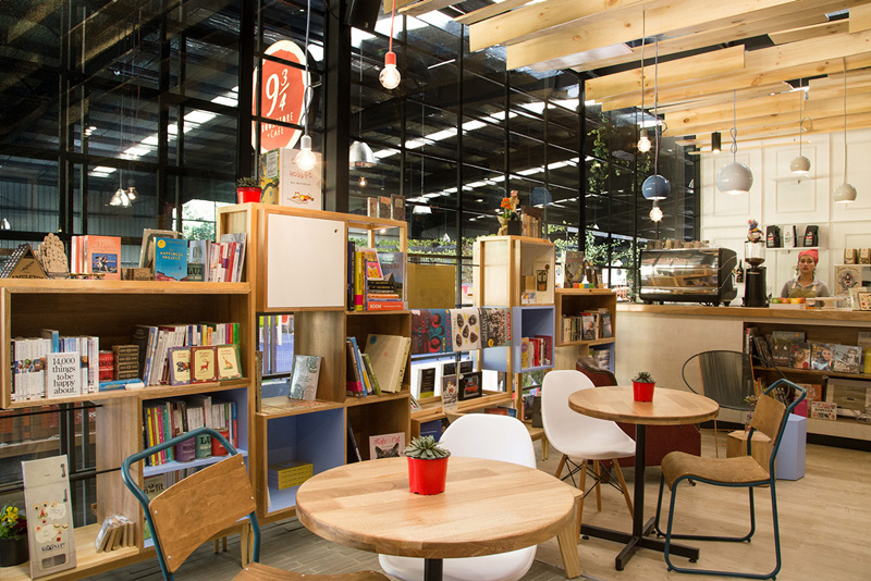 9 3/4 Bookstore + Café By Plasma Nodo