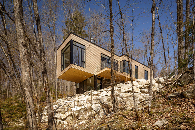 Val-des-Monts Cottage By Christopher Simmonds Architect