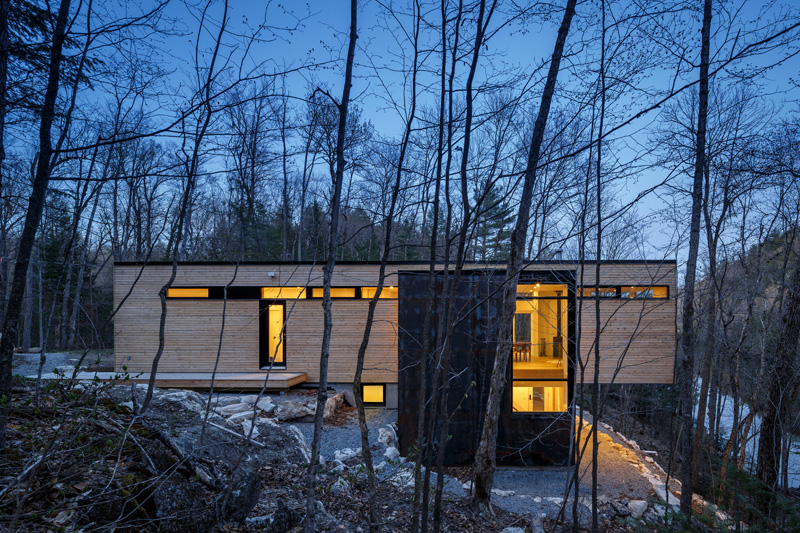 Val-des-Monts Cottage By Christopher Simmonds Architect