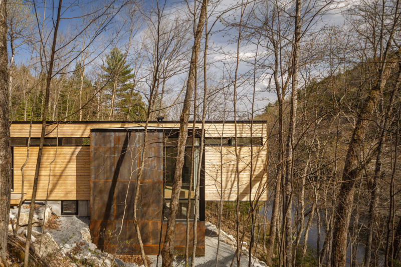 Val-des-Monts Cottage By Christopher Simmonds Architect