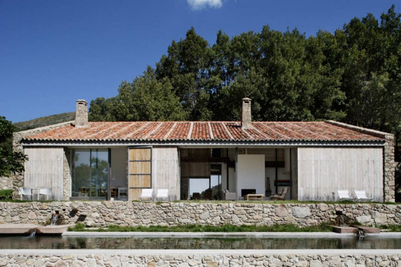 Estate In Extremadura by Ábaton Architects