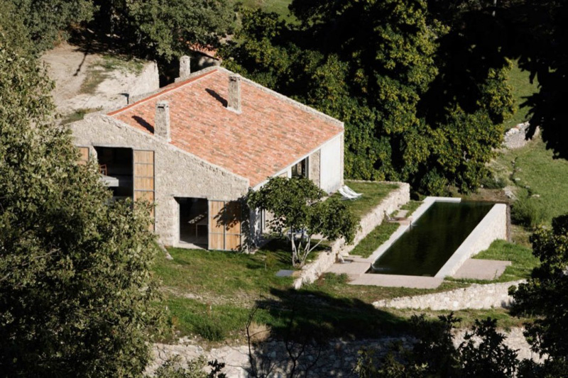 Estate In Extremadura by Ábaton Architects