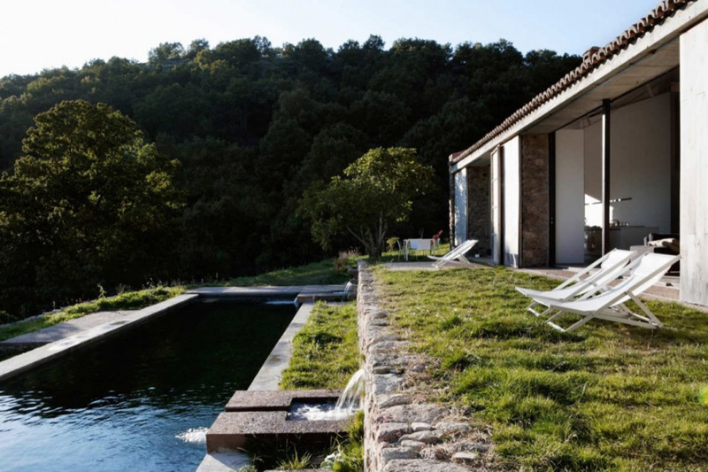 Estate In Extremadura by Ábaton Architects