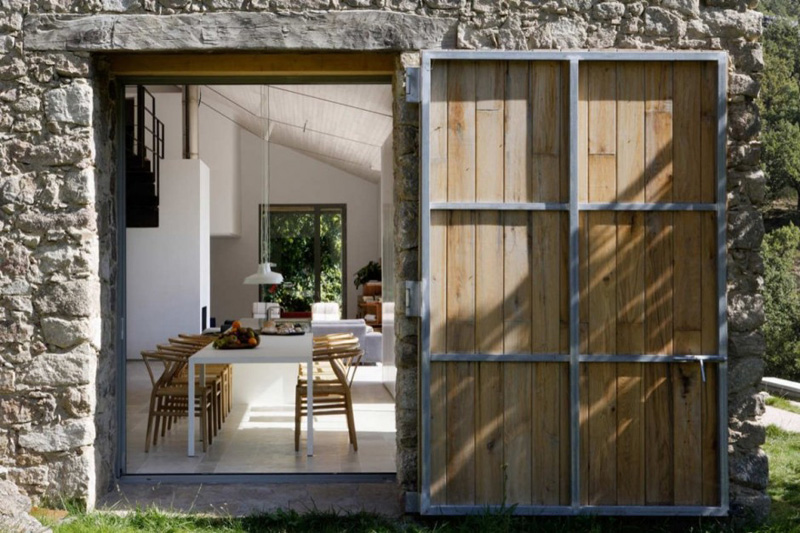 Estate In Extremadura by Ábaton Architects