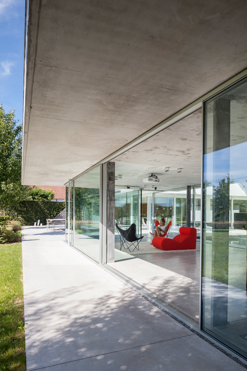 F20 Pool House By Lieven Dejaeghere