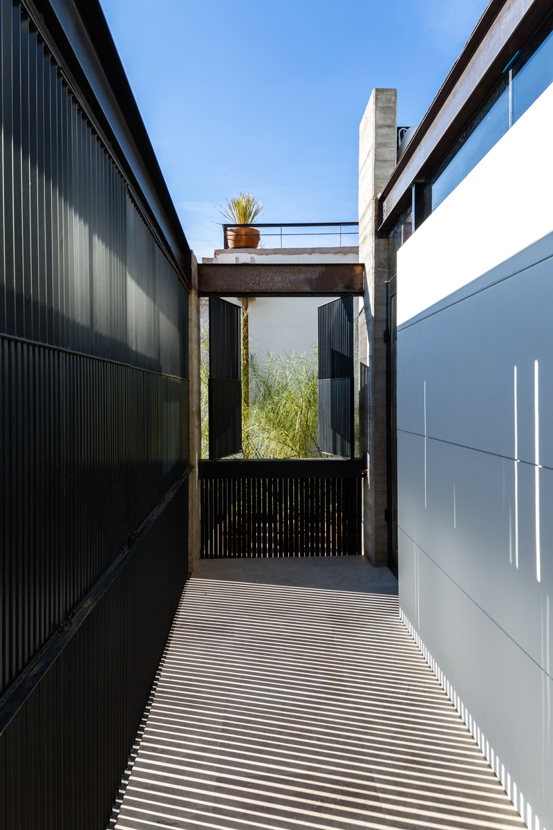 House on 2nd Street By LABorstudio