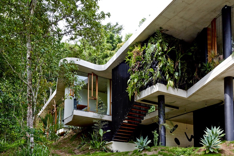 Planchonella House By Jesse Bennett & Anne-Marie Campagnolo