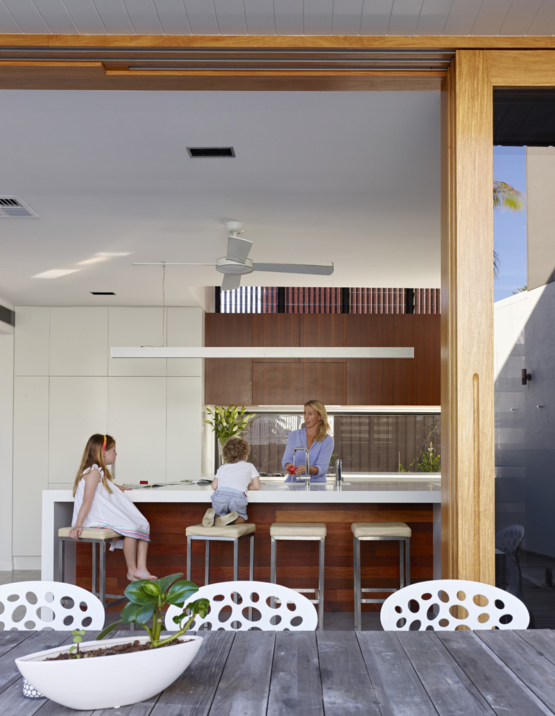 Sunshine Beach House By Shaun Lockyer Architects