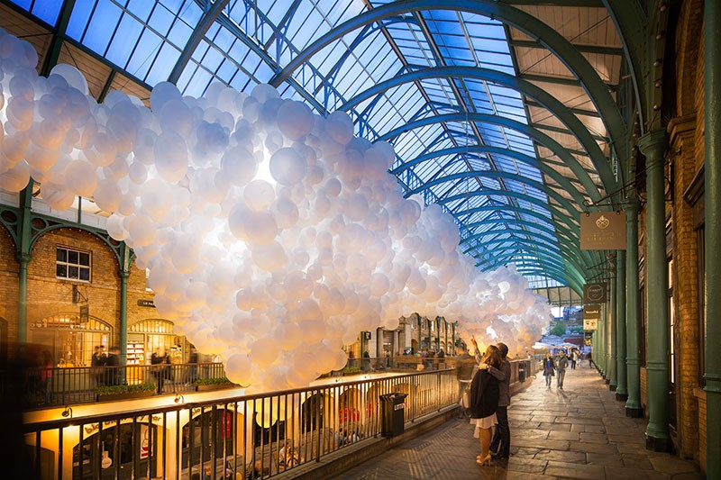 100,000 Giant Balloons To Pulsate White Light In Covent Garden