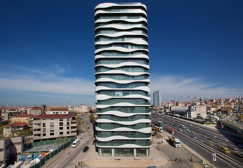 BFTA Mimarlik have designed Metro Ofis, a building in Istanbul, Turkey, that features wavy aluminum panels that add interest to the exterior. #ModernArchitecture #WavyPanels #ModernBuilding