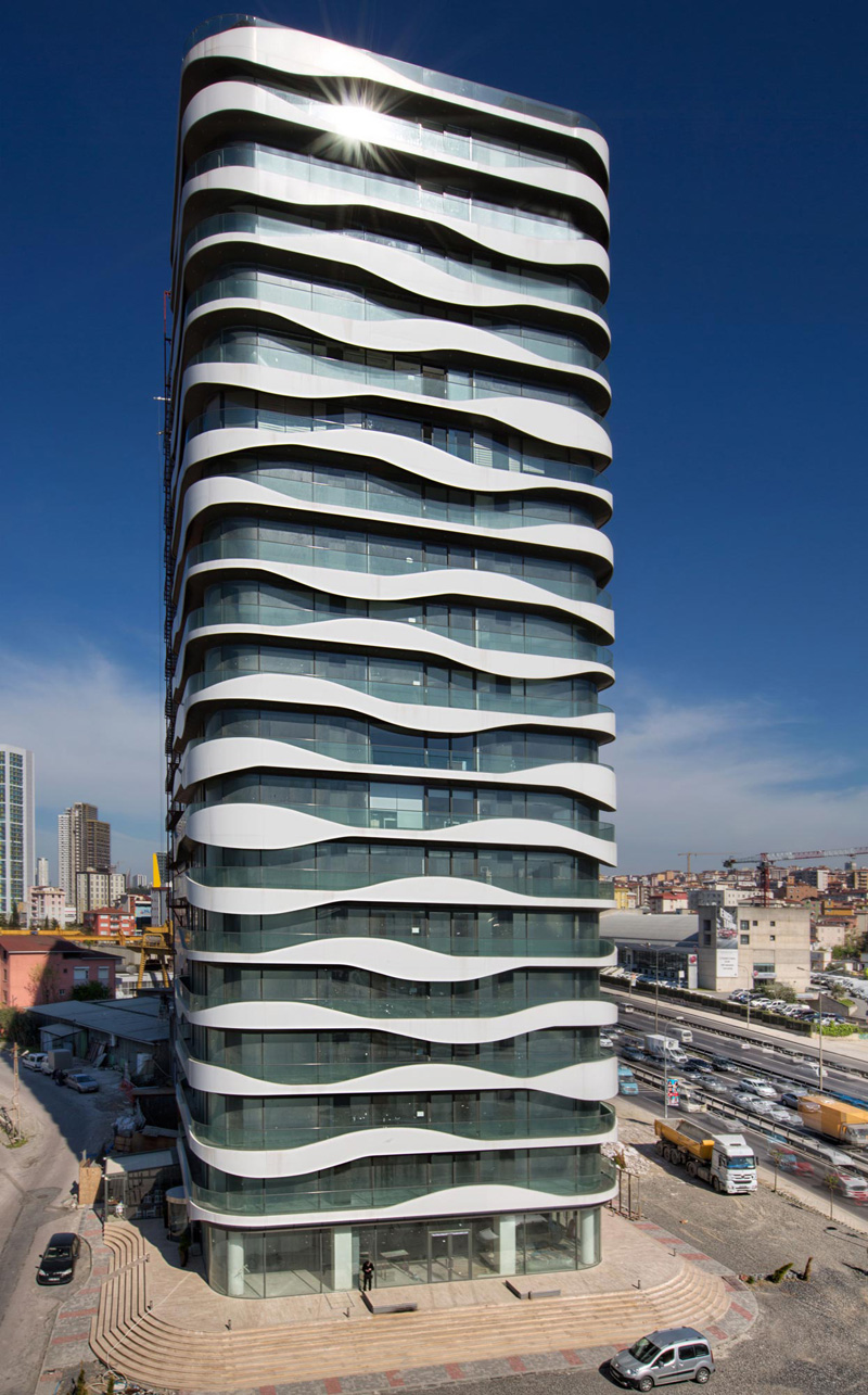 BFTA Mimarlik have designed Metro Ofis, a building in Istanbul, Turkey, that features wavy aluminum panels that add interest to the exterior. #ModernArchitecture #WavyPanels #ModernBuilding