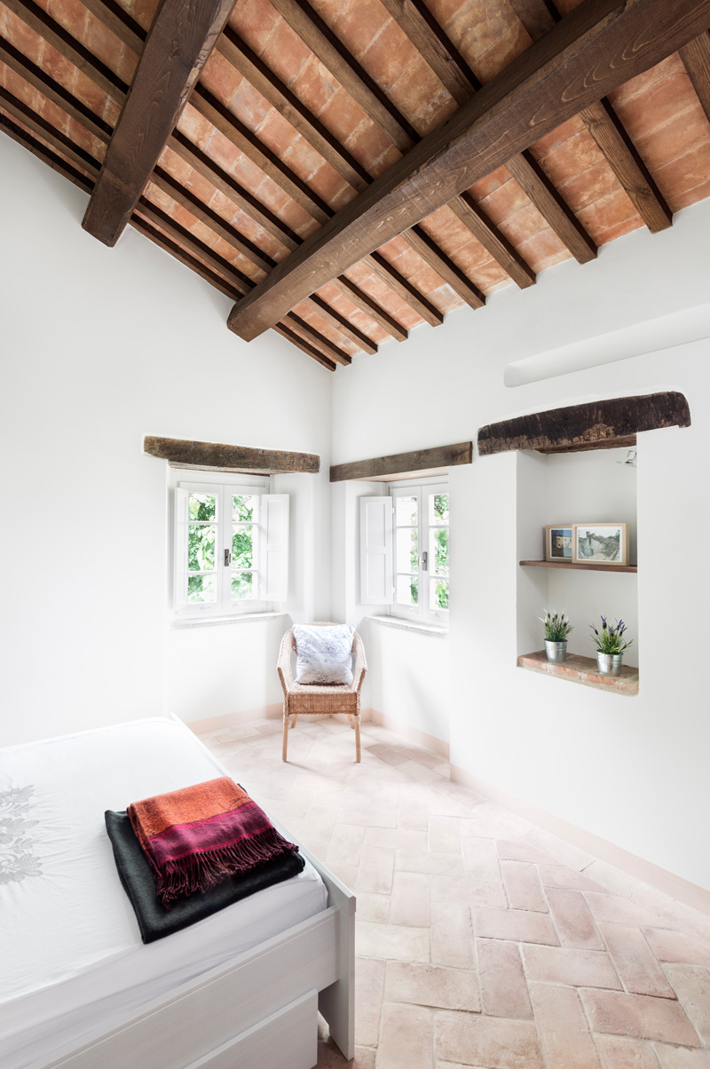 An Old Building In Tuscany Gets A Contemporary Interior