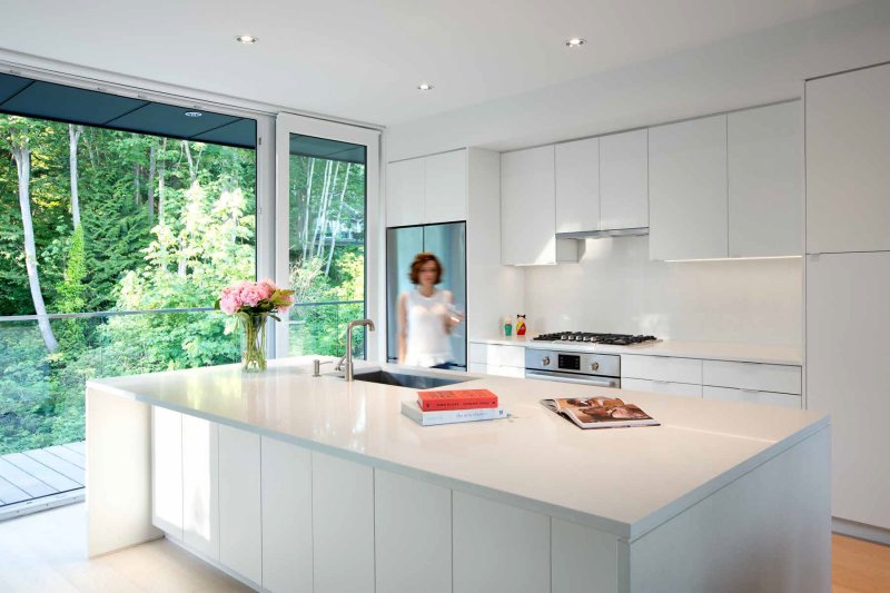 13 Examples Of Bright White Contemporary Kitchens