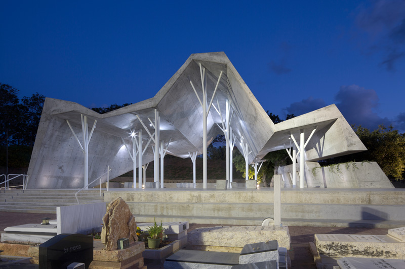Open-Sided Gathering Shelter By Ron Shenkin studio for architecture & design