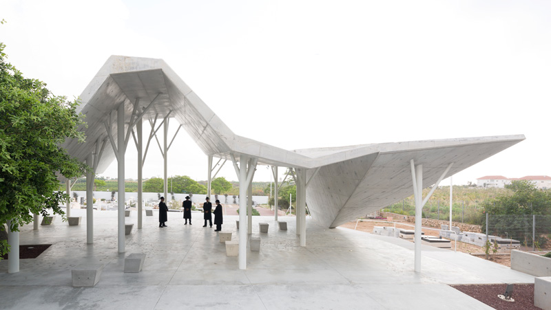 Open-Sided Gathering Shelter By Ron Shenkin studio for architecture & design