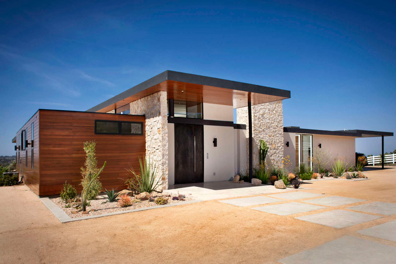 House in California by Nakhshab Development & Design