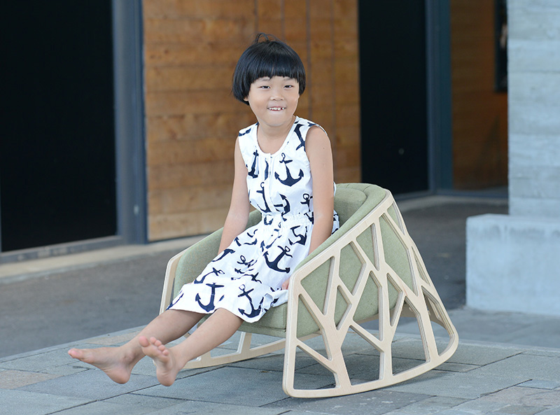 The HUG Chair by Yen-wei Chang and Yiwen Su