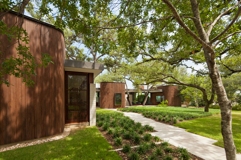 Lakeview Residence by Alterstudio Architecture