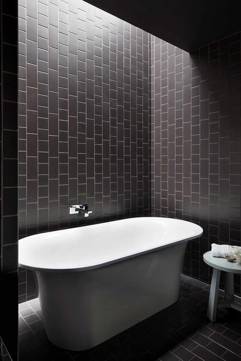 9 Black And White Bathrooms