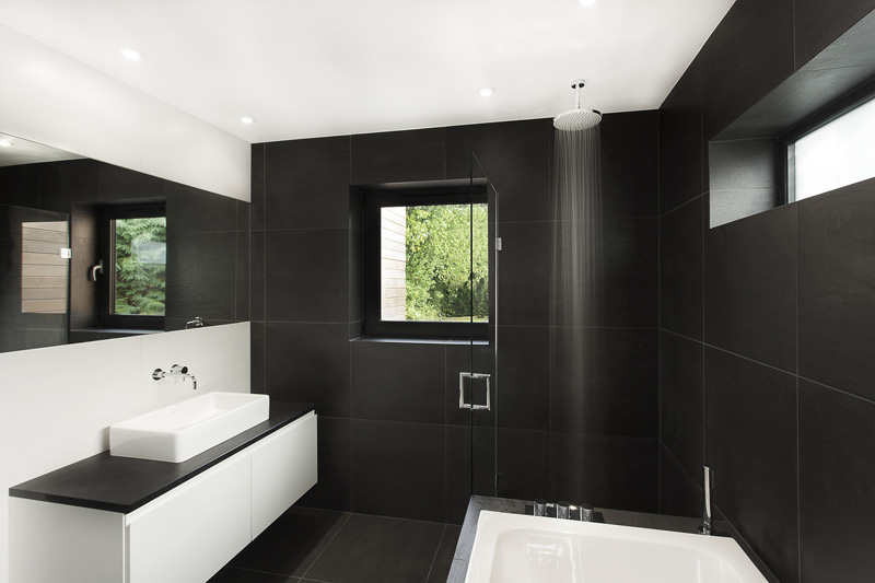 9 Black And White Bathrooms