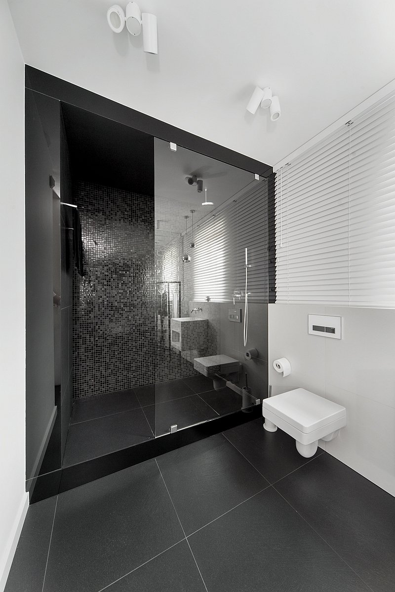 9 Black And White Bathrooms