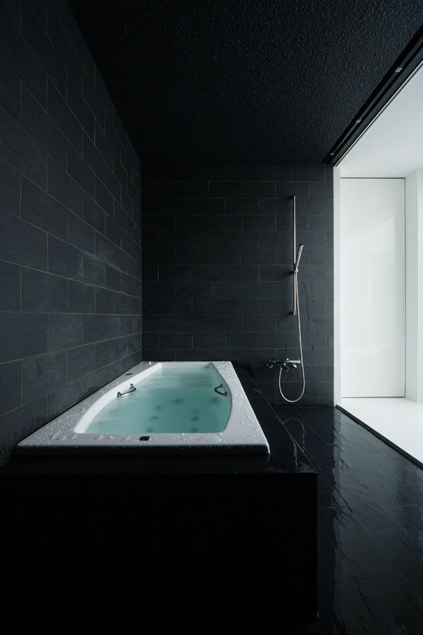 9 Black And White Bathrooms