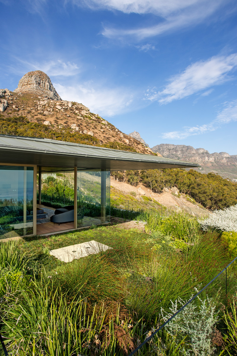 SAOTA design a clifftop home with 360 degree mountain and sea views