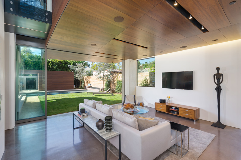 Contemporary house in Santa Monica, California, designed by Kovac Design Studio