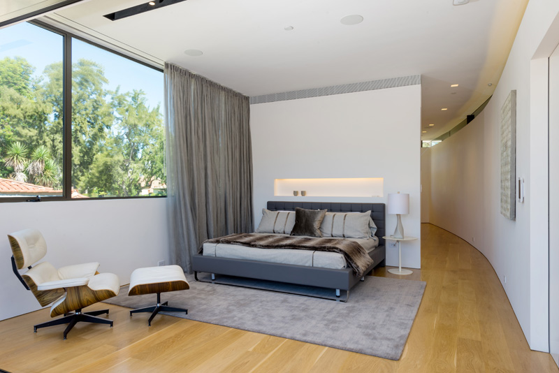 Contemporary house in Santa Monica, California, designed by Kovac Design Studio