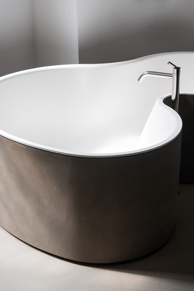 A curvy bathtub by Studio mk27 for Agape