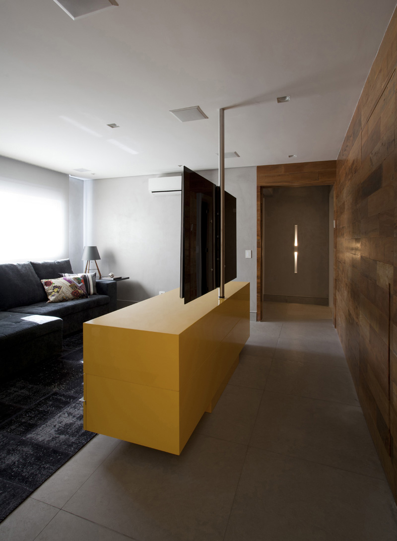 Apartment in Sao Paulo, Brazil, designed by Marcelo Rosset Arquitetura