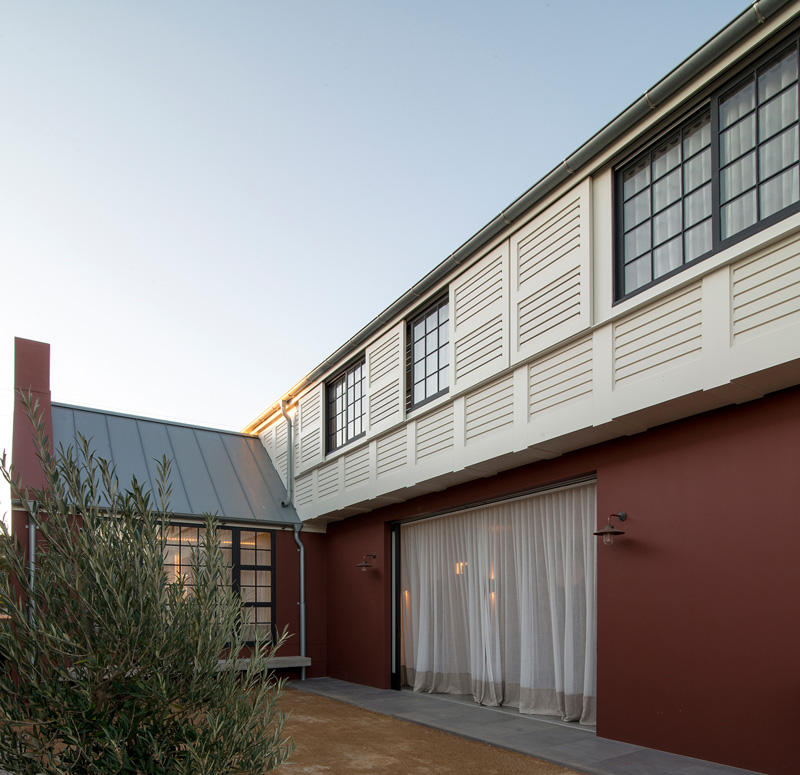 The Balancing Home by Luigi Rosselli Architects