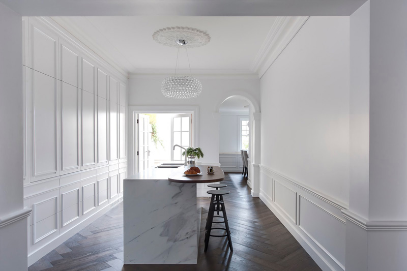 A hidden kitchen with a Parisian feel