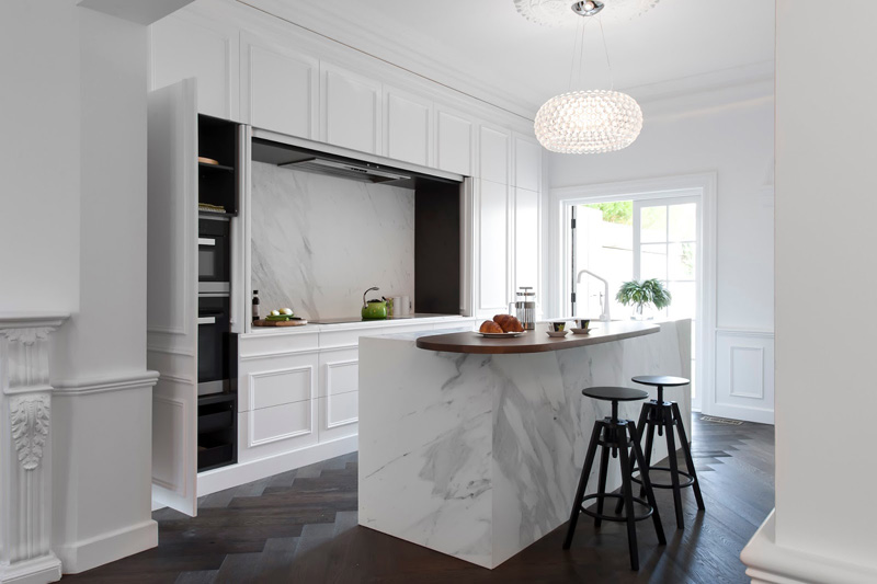 A hidden kitchen with a Parisian feel