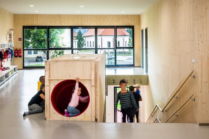 Numbers on stairs help kids learn to count