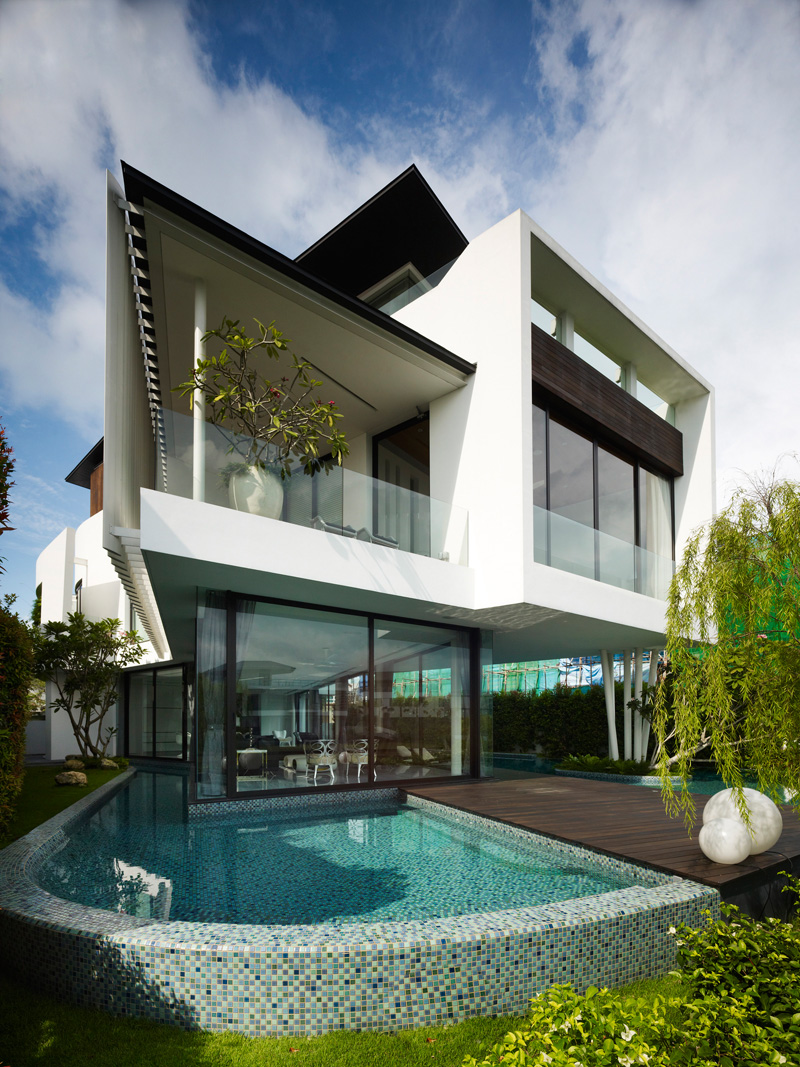 13 Cove Grove by Aamer Architects