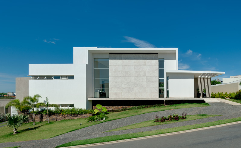 House Araguaia OM by Dayala + Rafael Estúdio de Arquitetura