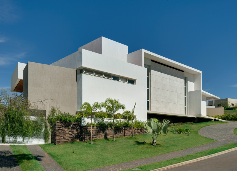 House Araguaia OM by Dayala + Rafael Estúdio de Arquitetura