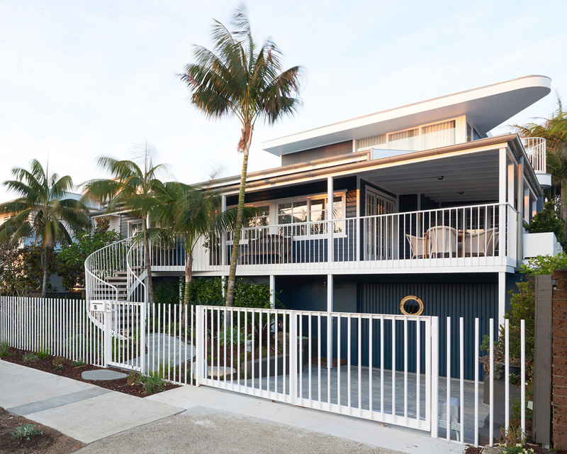 Beach House on Stilts by Luigi Rosselli Architects