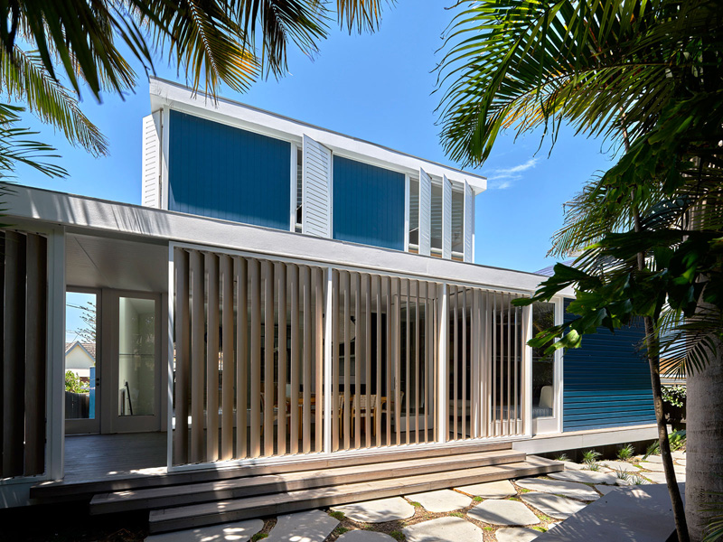 Beach House on Stilts by Luigi Rosselli Architects