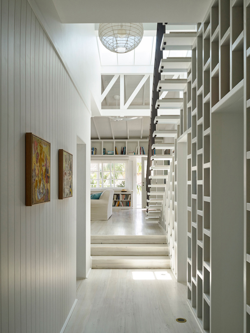 Beach House on Stilts by Luigi Rosselli Architects