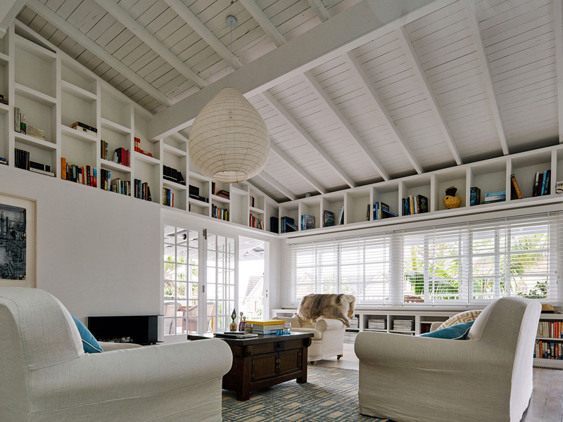 Beach House on Stilts by Luigi Rosselli Architects